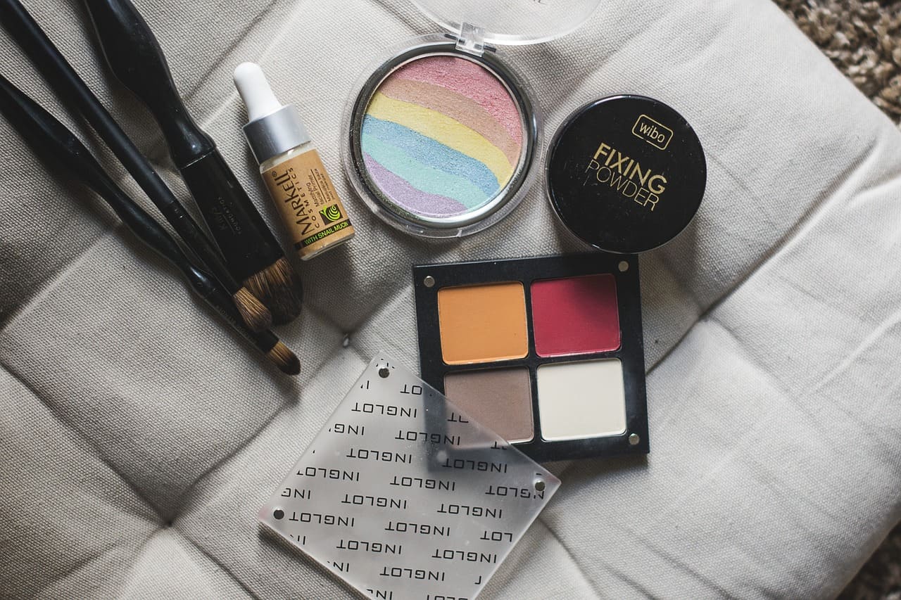 trousse-de-maquillage Que doit contenir une trousse de maquillage