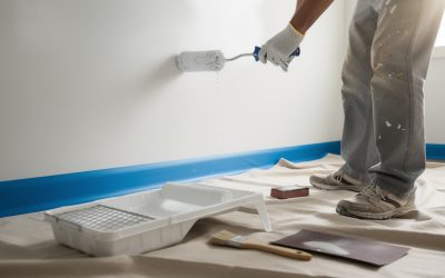 Peindre un mur : préparation et techniques pour un résultat propre