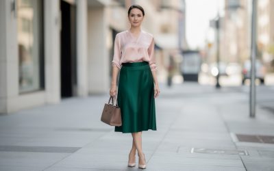 Comment associer les couleurs dans une tenue femme
